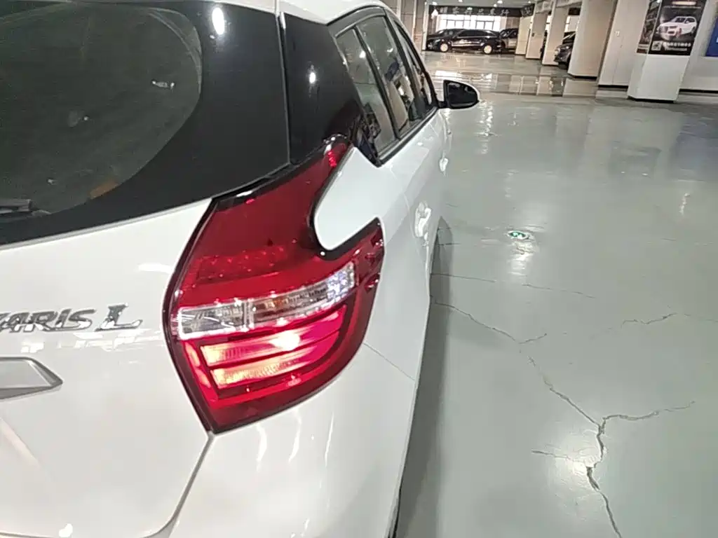 Toyota Yaris L 2016 — фото 8