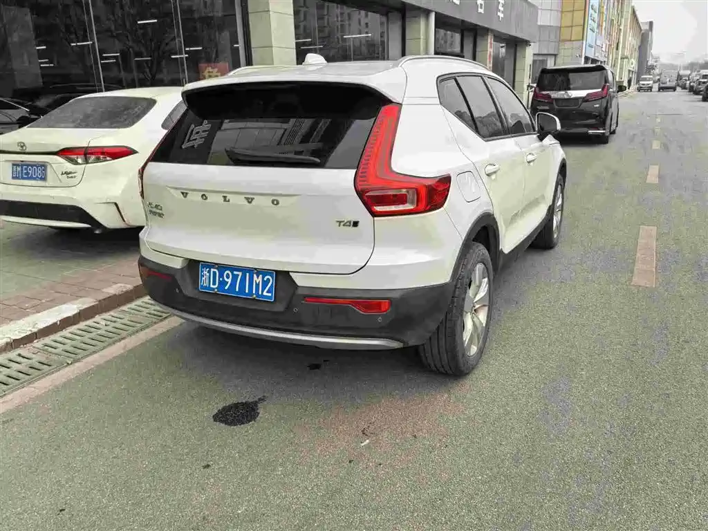 Volvo XC40 2022 — фото 6
