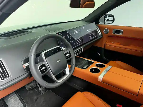 Li Auto L6 2025