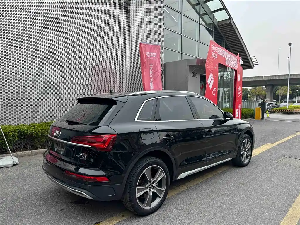 Audi Q5L 2023 — фото 4
