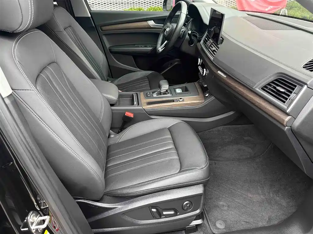 Audi Q5L 2023 — фото 17