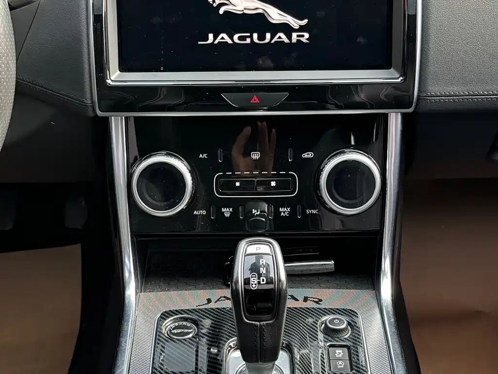 Jaguar XEL 2021 — фото 14