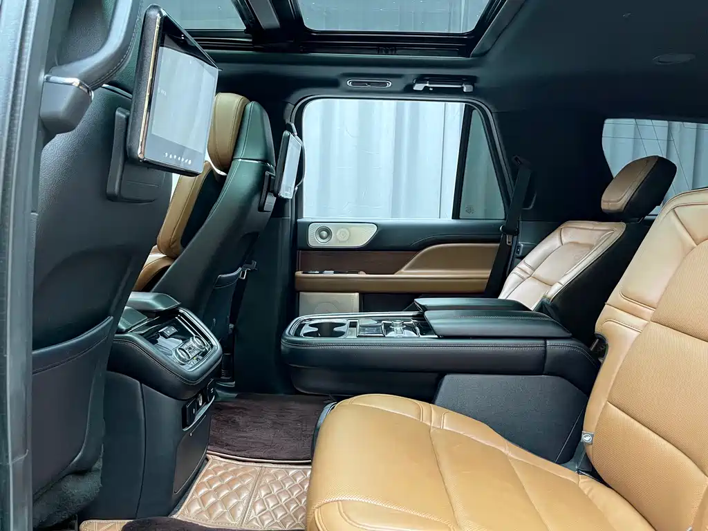 Lincoln Navigator 2018 — фото 7