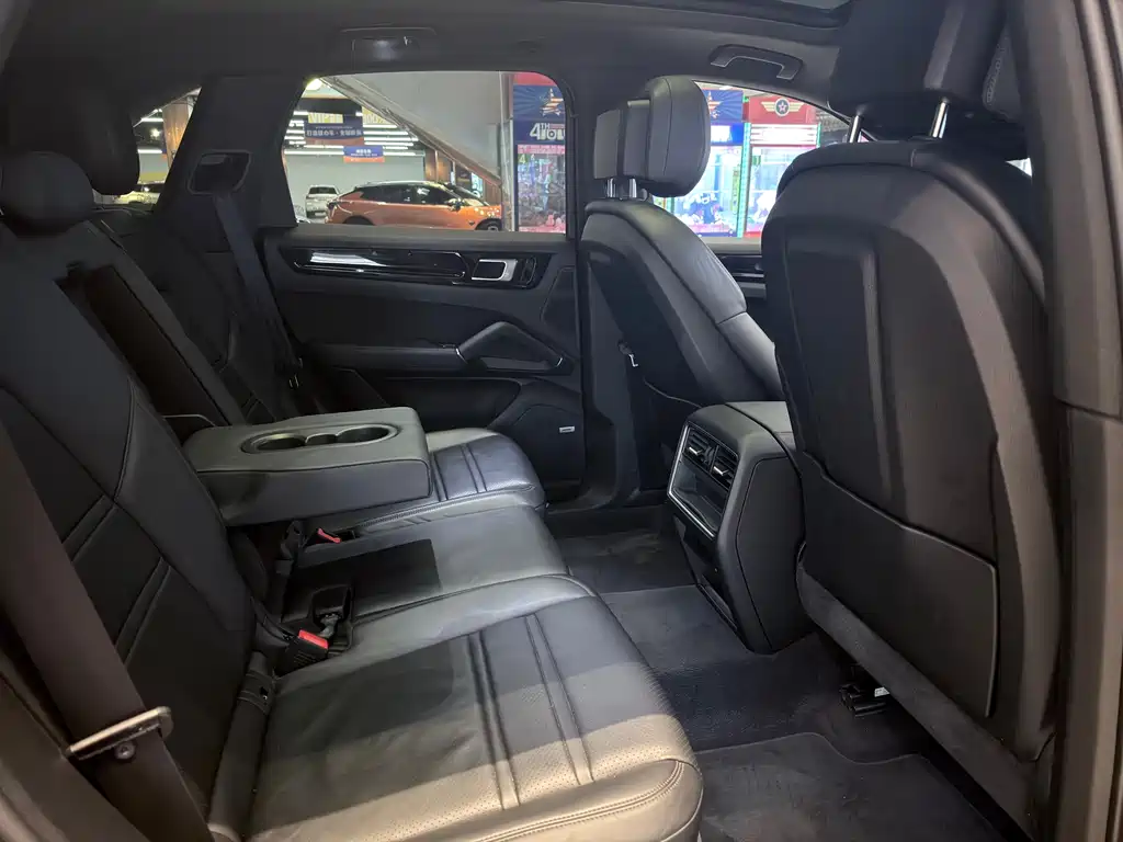 Porsche Cayenne 2019 — фото 16
