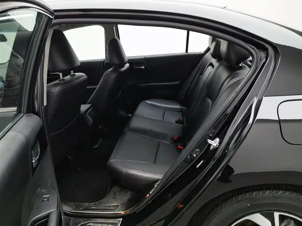 Honda Accord 2018 — фото 15