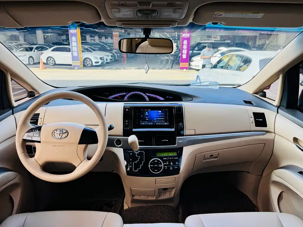 Toyota Previa 2015 — фото 9