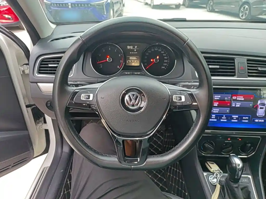 Volkswagen Lavida 2018 — фото 11