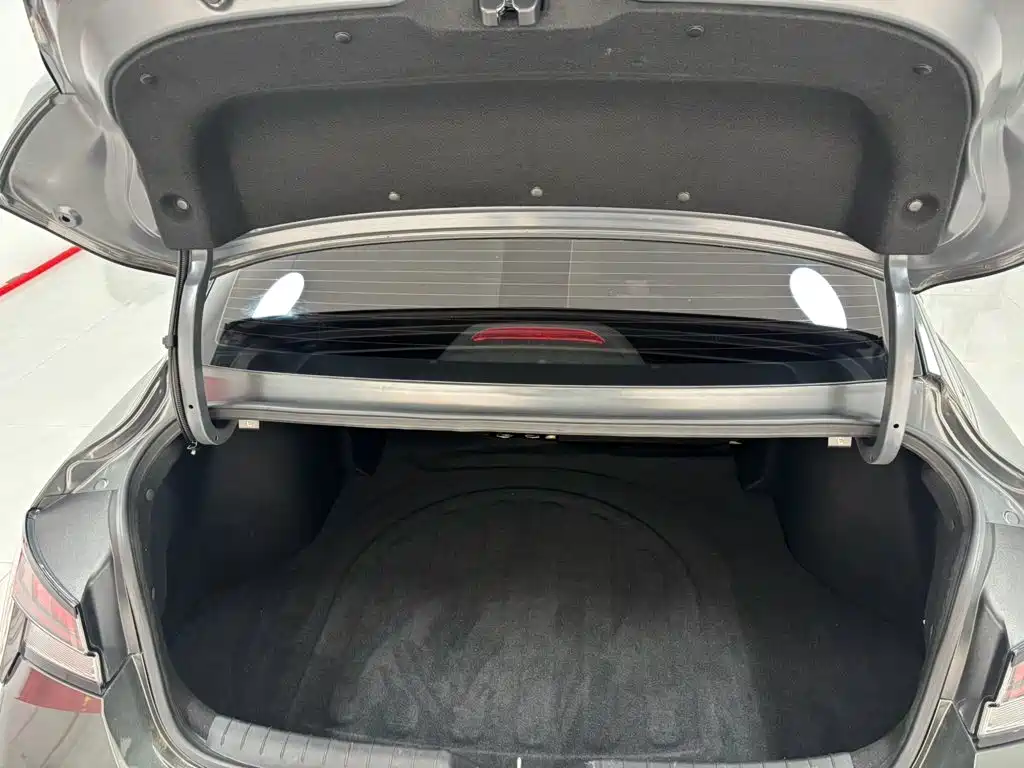 Hyundai Elantra 2023 — фото 18