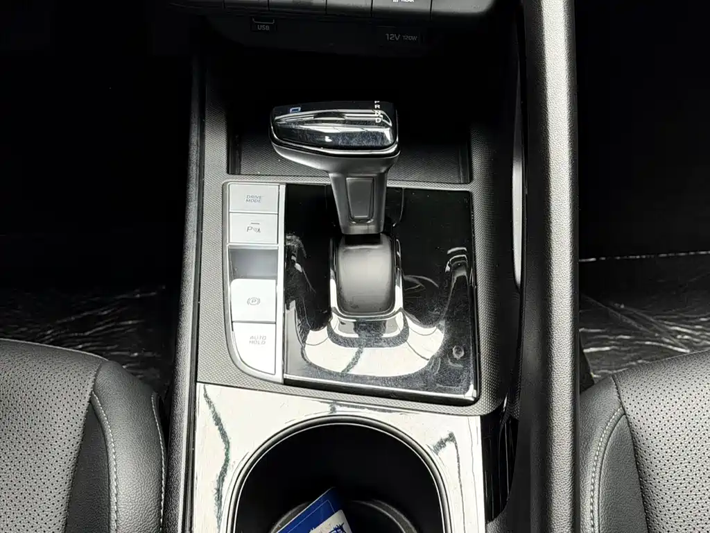 Hyundai Elantra 2023 — фото 20