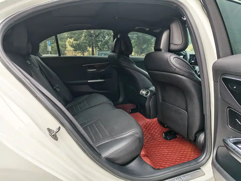 Mercedes-Benz C-Class 2023 — фото 12