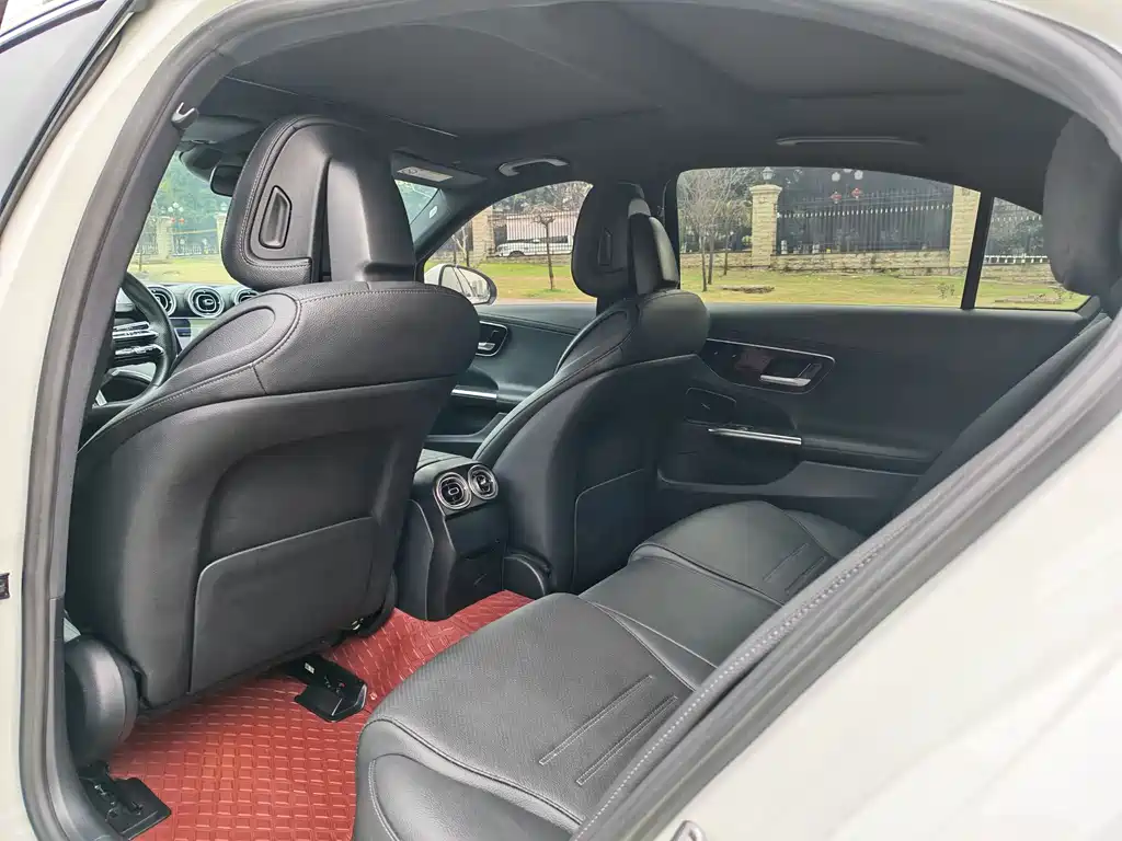 Mercedes-Benz C-Class 2023 — фото 5
