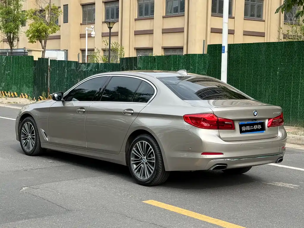 BMW 5 Series 2019 — фото 9