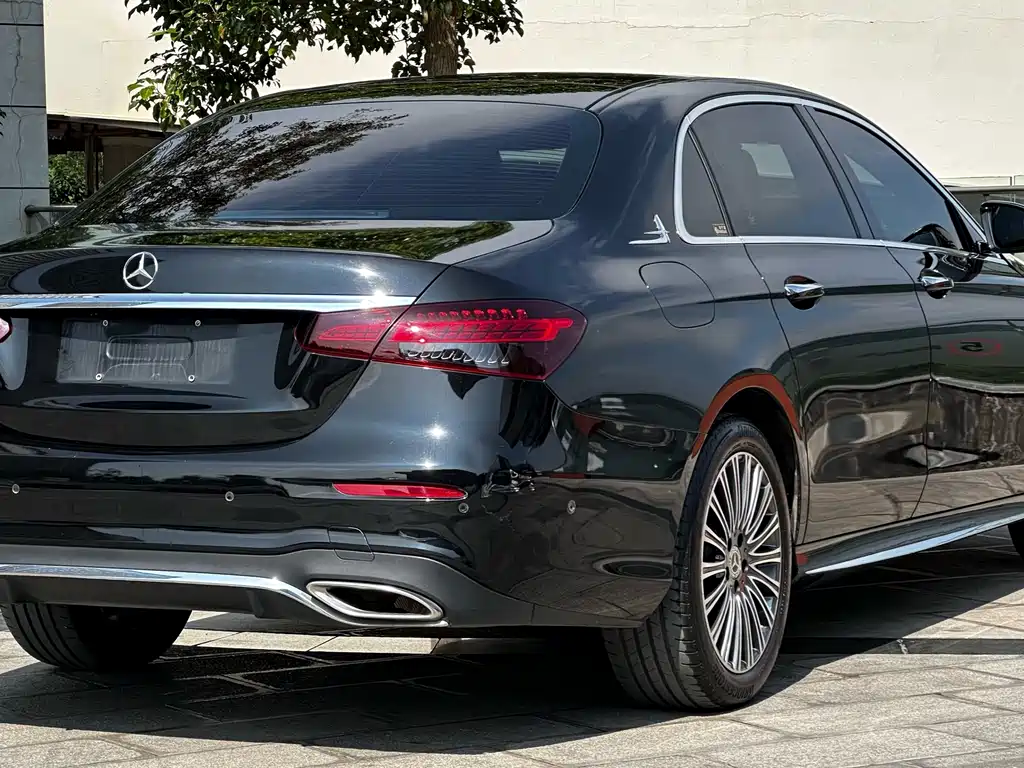 Mercedes-Benz E-Class 2022 — фото 12
