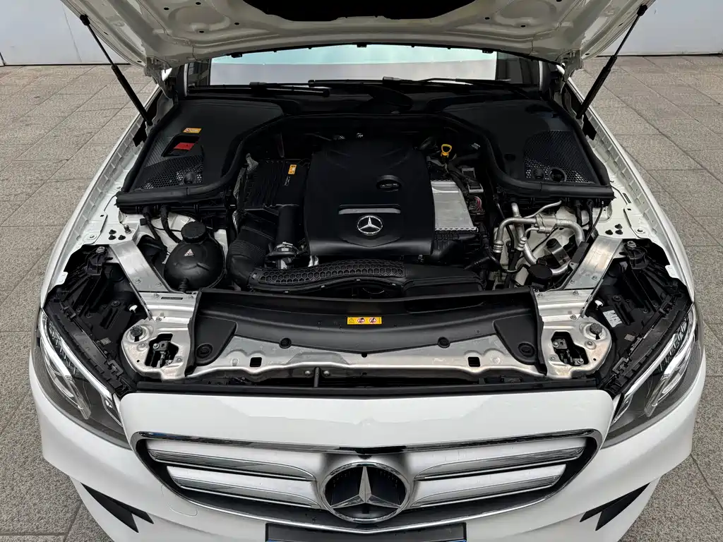 Mercedes-Benz E-Class 2016 — фото 18