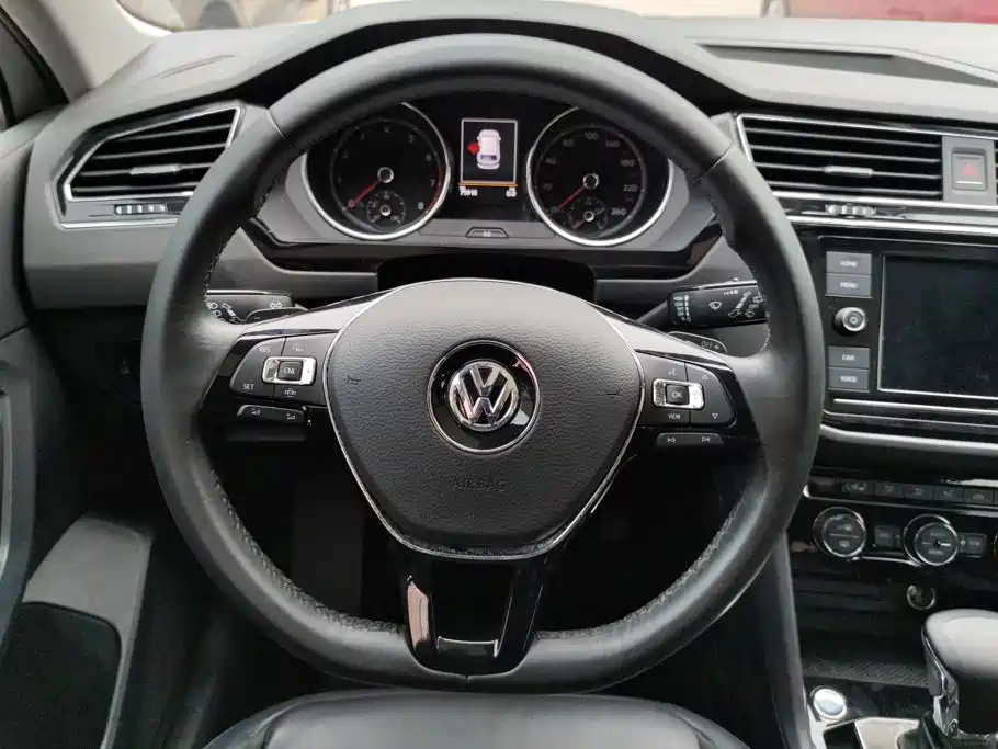 Volkswagen Tiguan L 2018 — фото 15