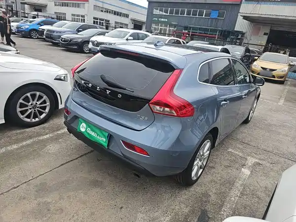 Volvo V40 2018