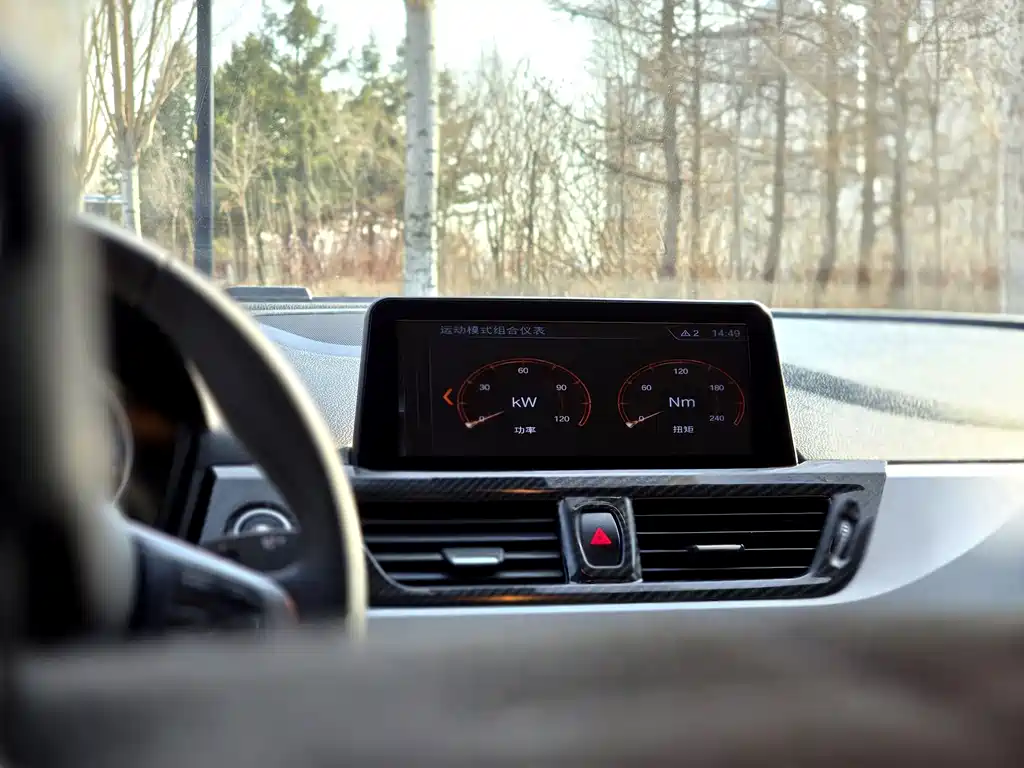 BMW 1 Series 2018 — фото 12
