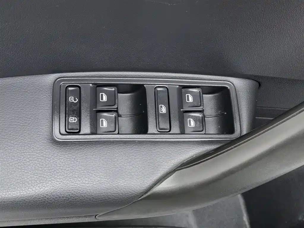 Skoda Rapid Spaceback 2018 — фото 9