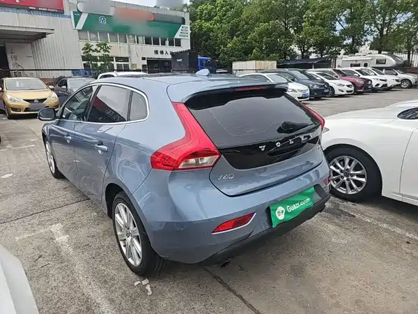 Volvo V40 2018