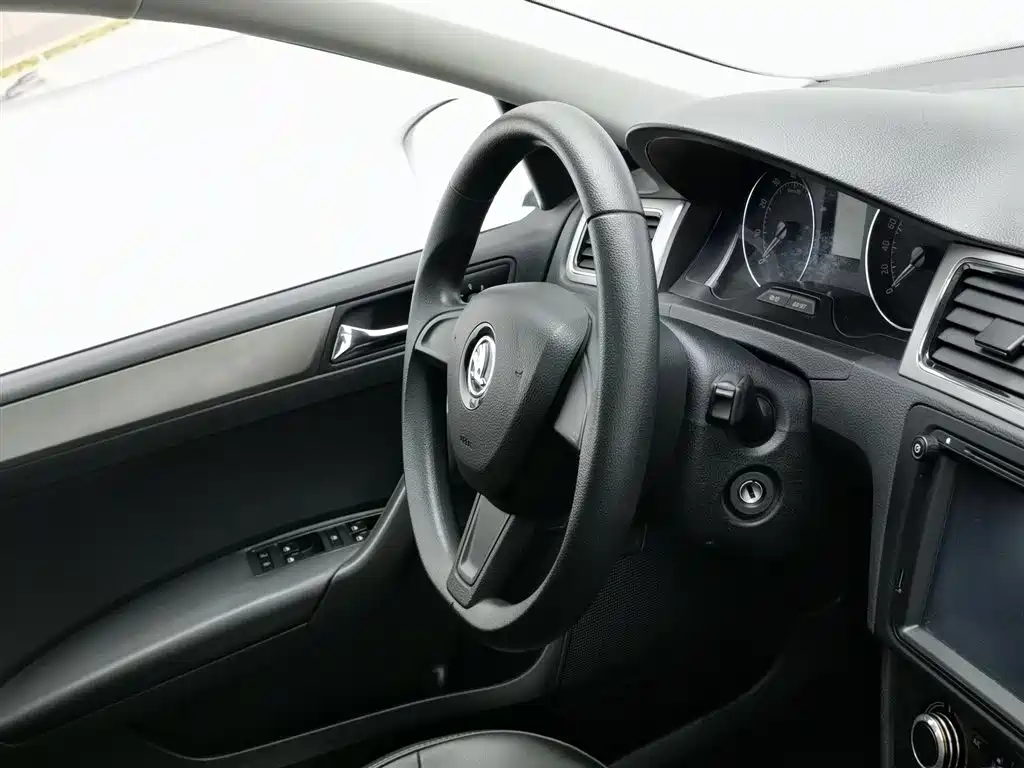 Skoda Rapid Spaceback 2018 — фото 22