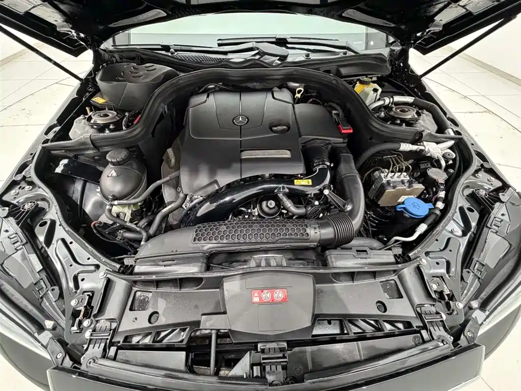 Mercedes-Benz E-Class 2015 — фото 18