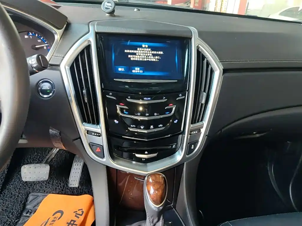 Cadillac SRX 2015 — фото 13