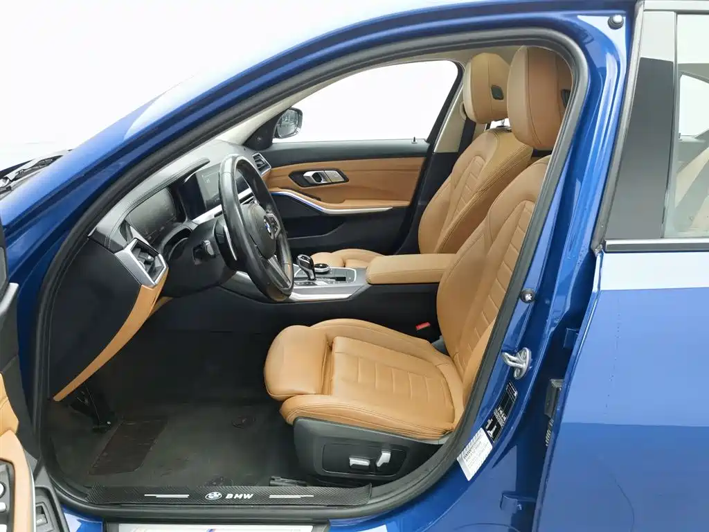 BMW 3 Series 2019 — фото 10