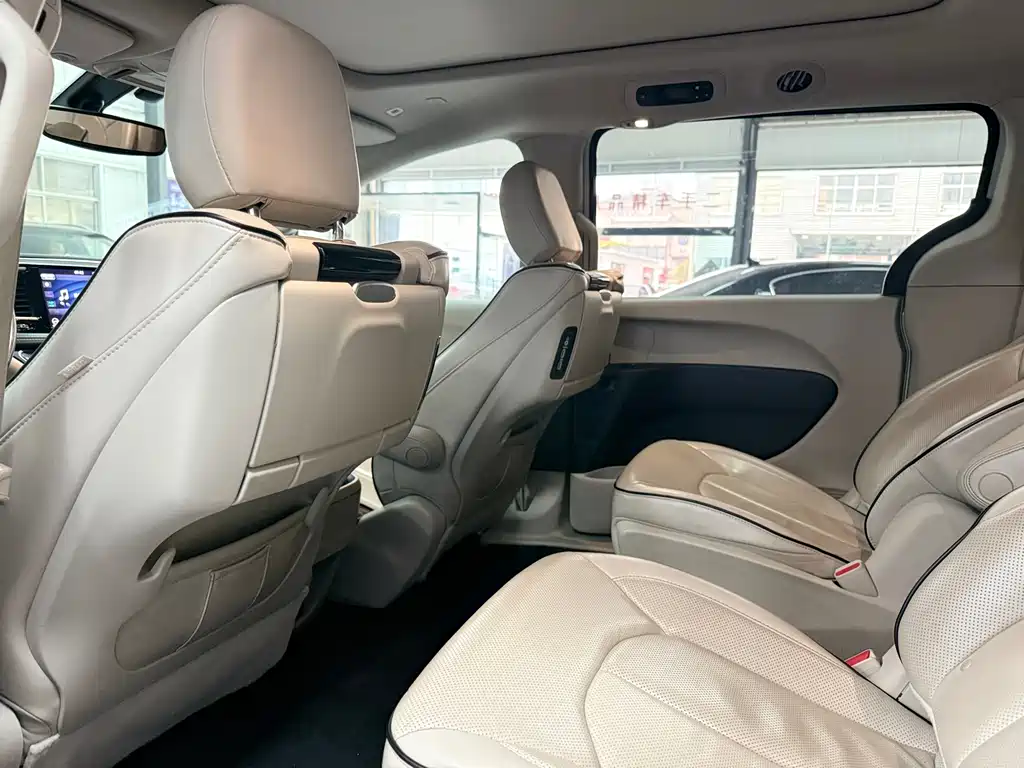 Chrysler Grand Voyager PHEV 2020 — фото 11