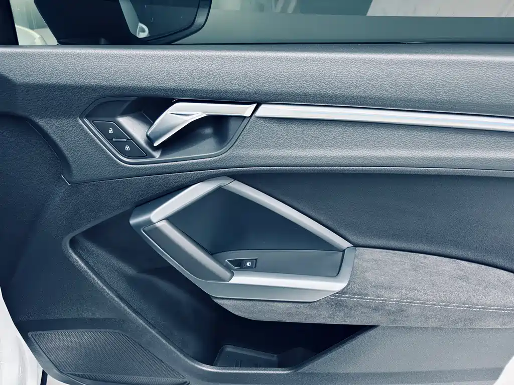 Audi Q3 Sportback 2023 — фото 16