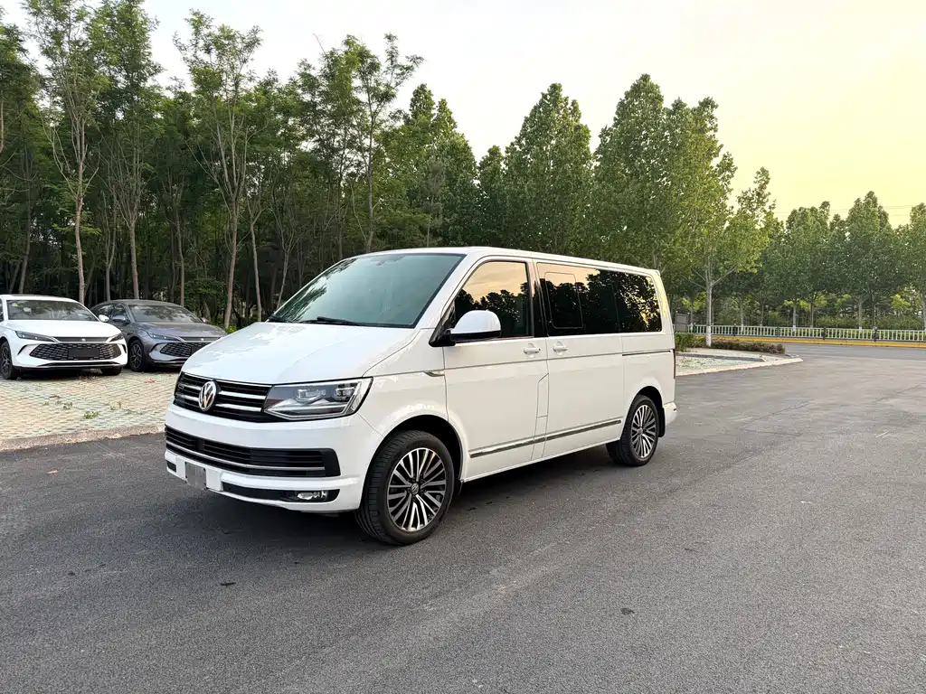 Volkswagen Multivan 2018 — фото 1