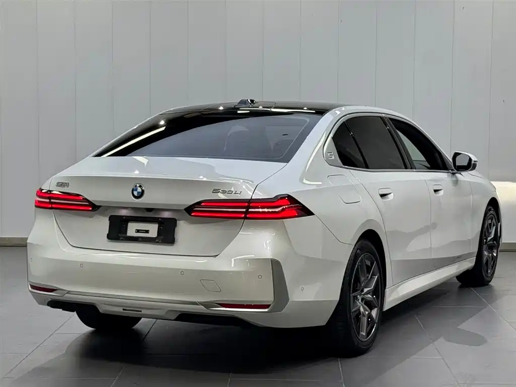 BMW 5 Series 2024 — фото 14