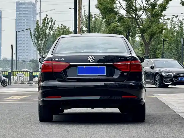 Volkswagen Lavida 2013