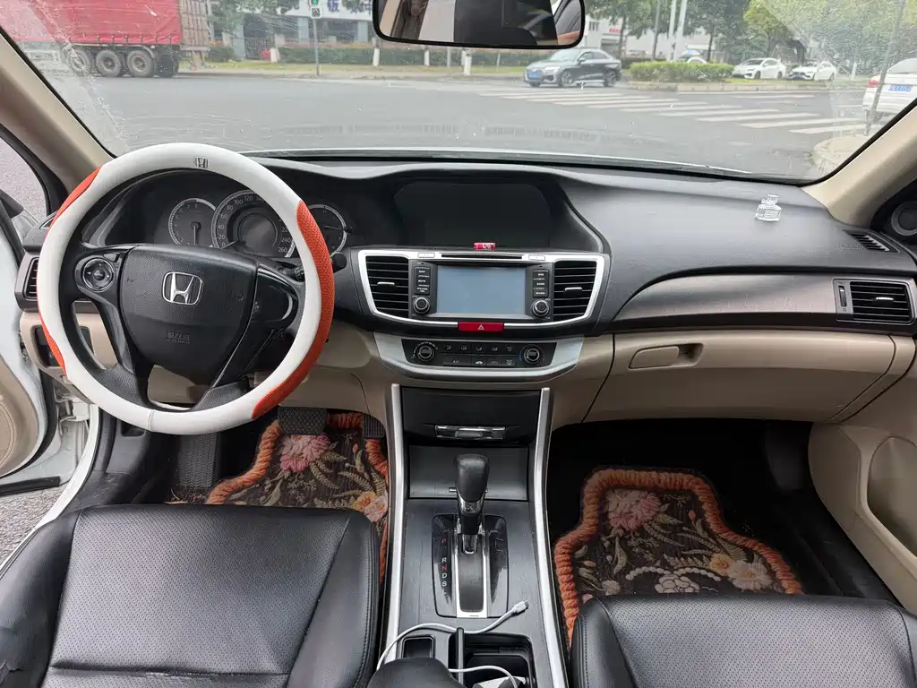 Honda Accord 2014 — фото 11