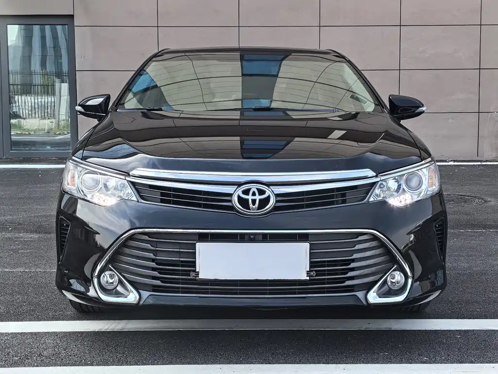 Toyota Camry 2015 — фото 3