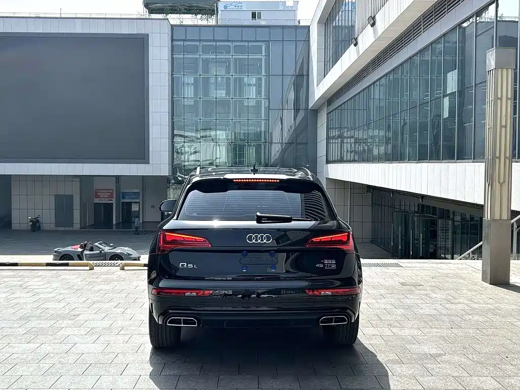 Audi Q5L 2025 — фото 8