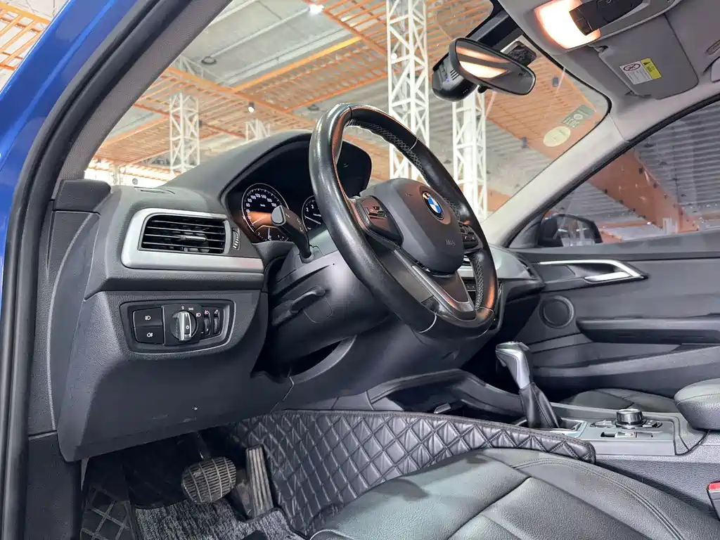 BMW 1 Series 2019 — фото 13