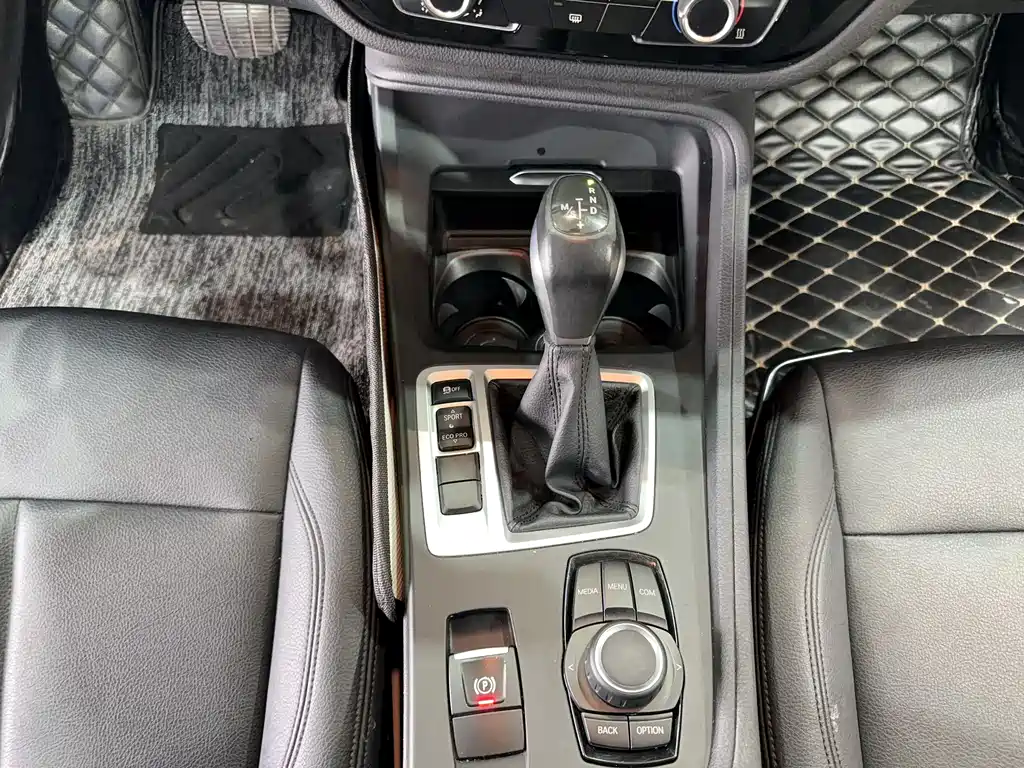 BMW 1 Series 2019 — фото 19