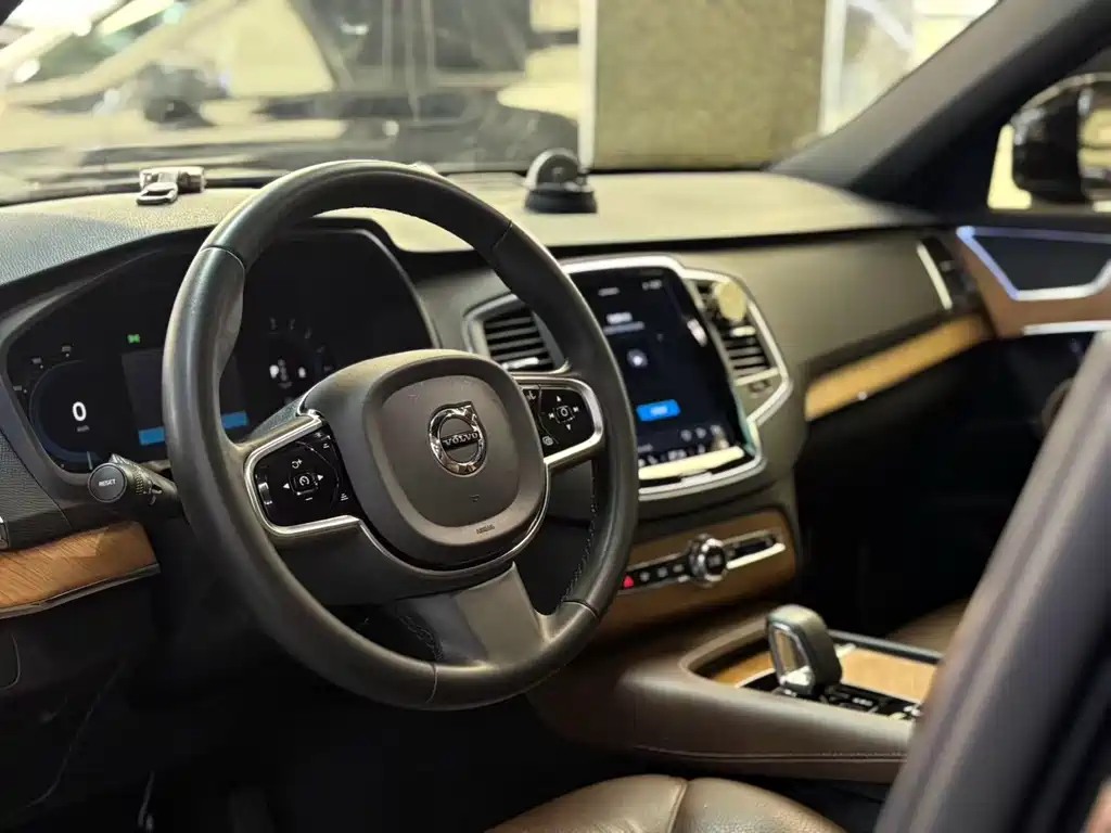 Volvo XC90 2023 — фото 7