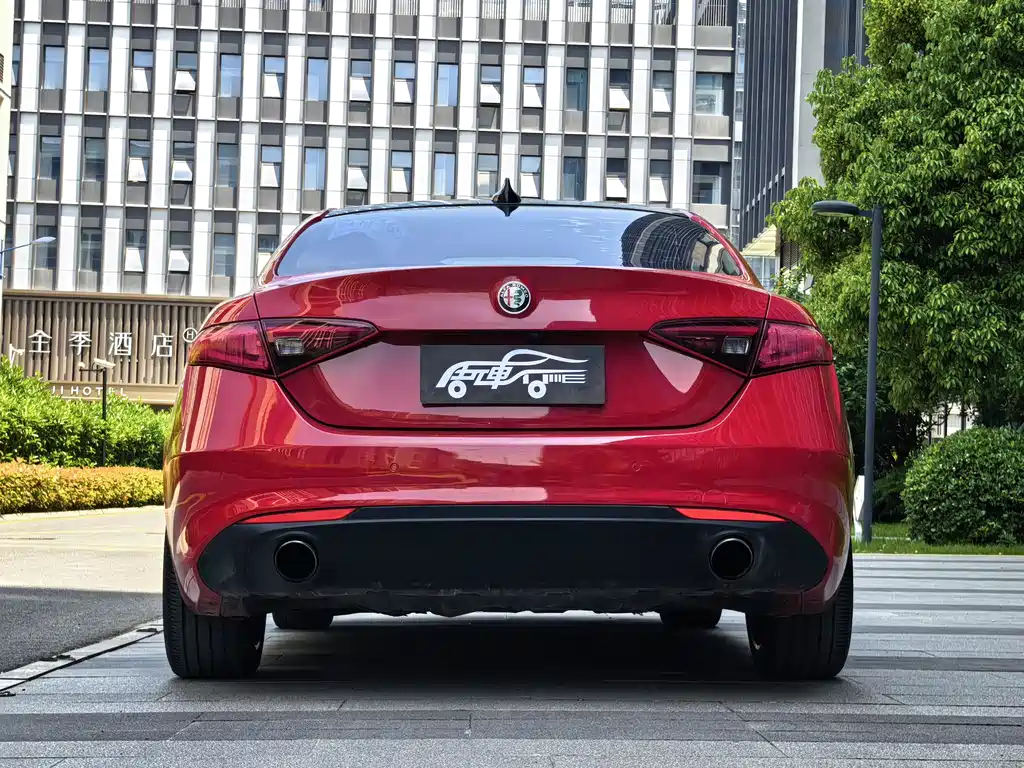 Alfa Romeo Giulia 2018 — фото 17
