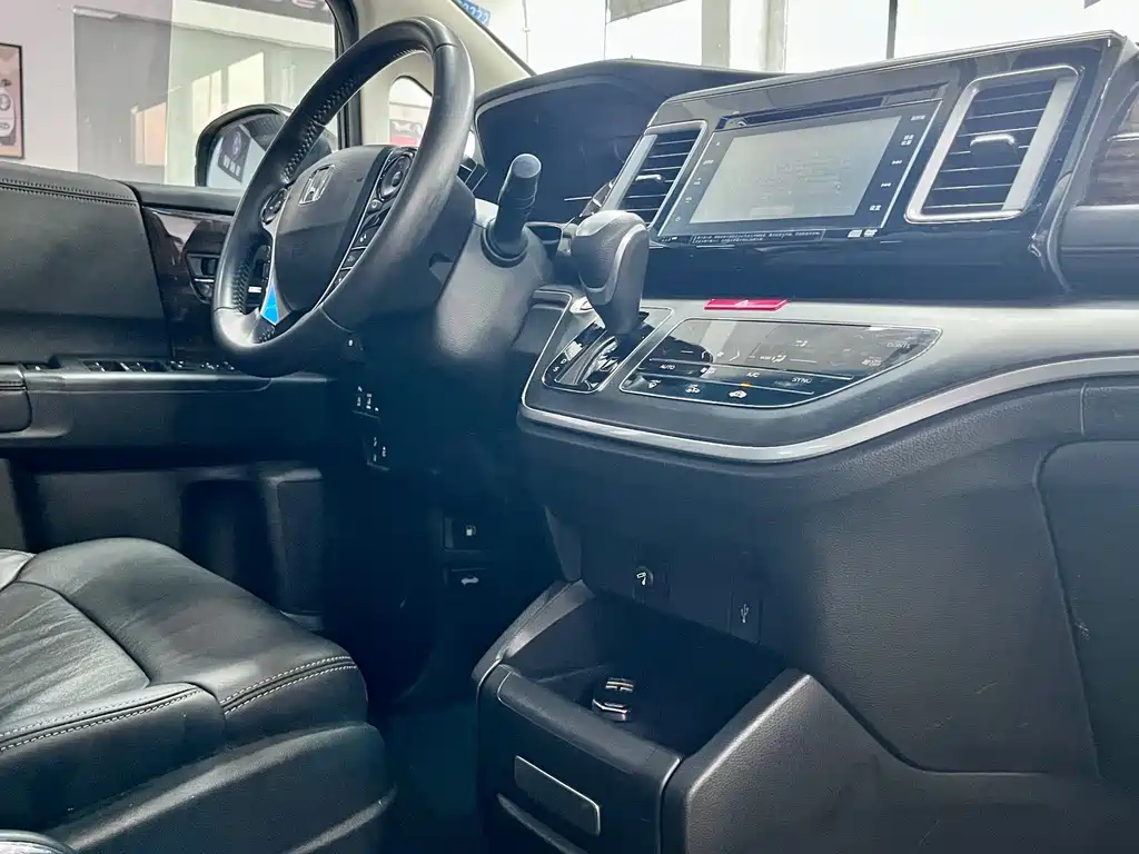 Honda Elysion 2018 — фото 13