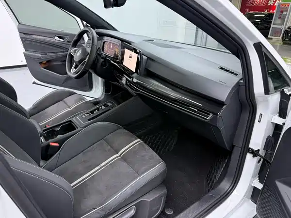 Volkswagen Golf 2023