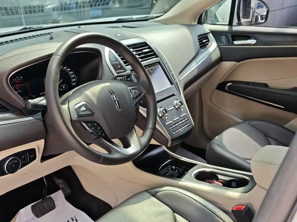 Lincoln MKC 2018 — фото 15