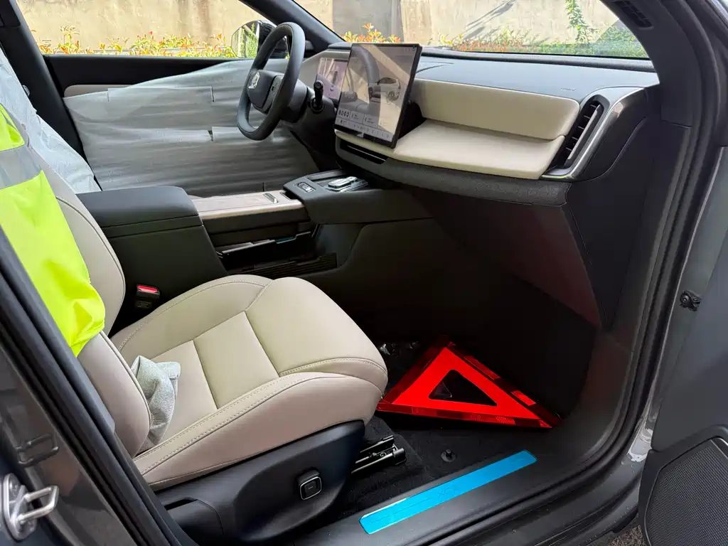 Volvo XC70 PHEV 2025 — фото 11