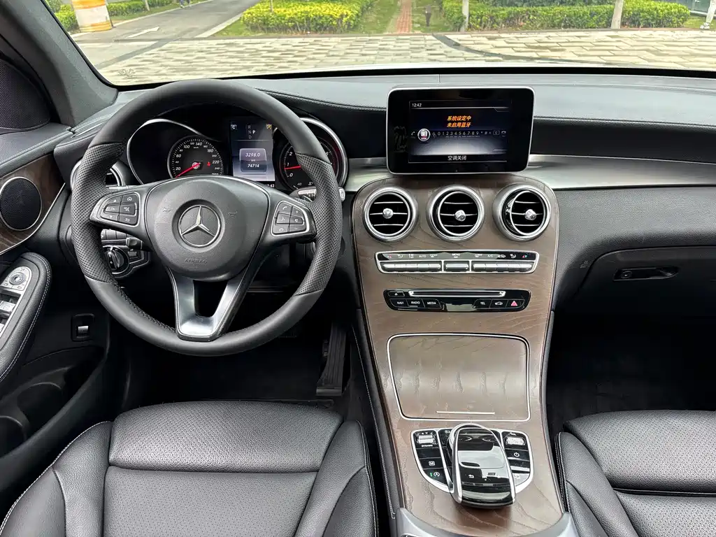 Mercedes-Benz GLC 2017 — фото 18
