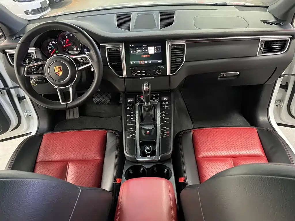 Porsche Macan 2018 — фото 14