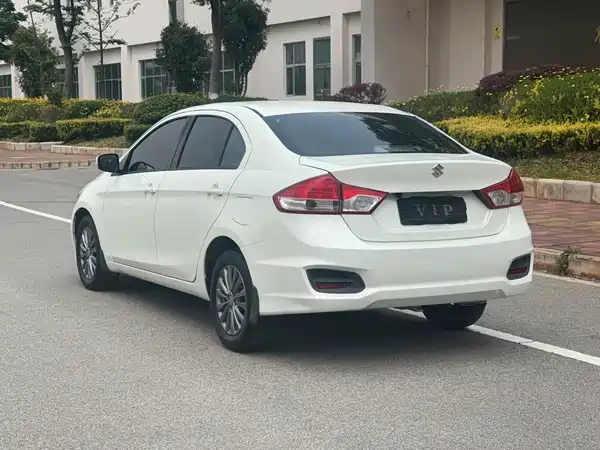 Suzuki Qiyue 2015