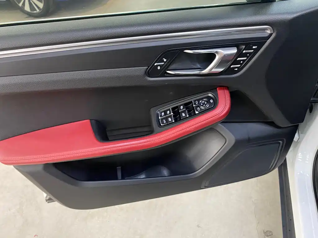 Porsche Macan 2018 — фото 17