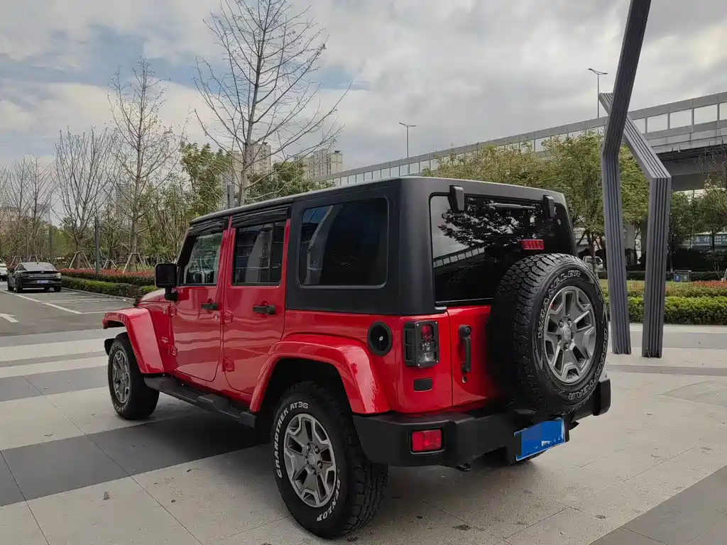 Jeep Wrangler 2016 — фото 9