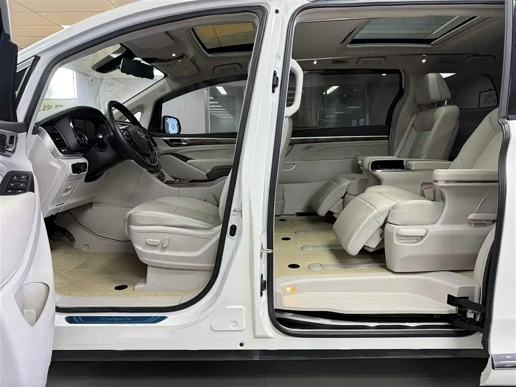 GAC Motor Trumpchi M8 2019 — фото 12