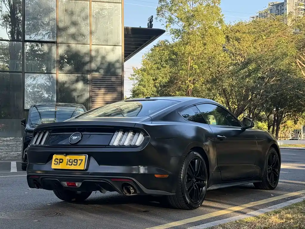 Ford Mustang 2017 — фото 8